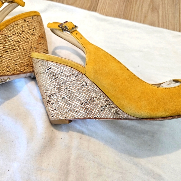 Italian made Vero Cuoio Signature Suede open toe slingback wedges size 5.5 - Picture 9 of 9